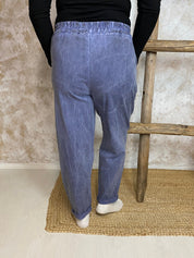 Stretch-housut reilulla mitoituksella, paljettikoristeiset lahkeet, korkea kuminauhavyötärö, taskut, kapeneva lahje