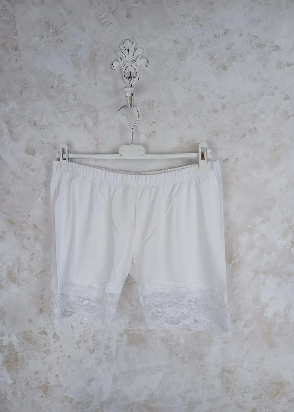 Biker shortsit lyhyt cream matilda valkoinen | caprit ja shortsit