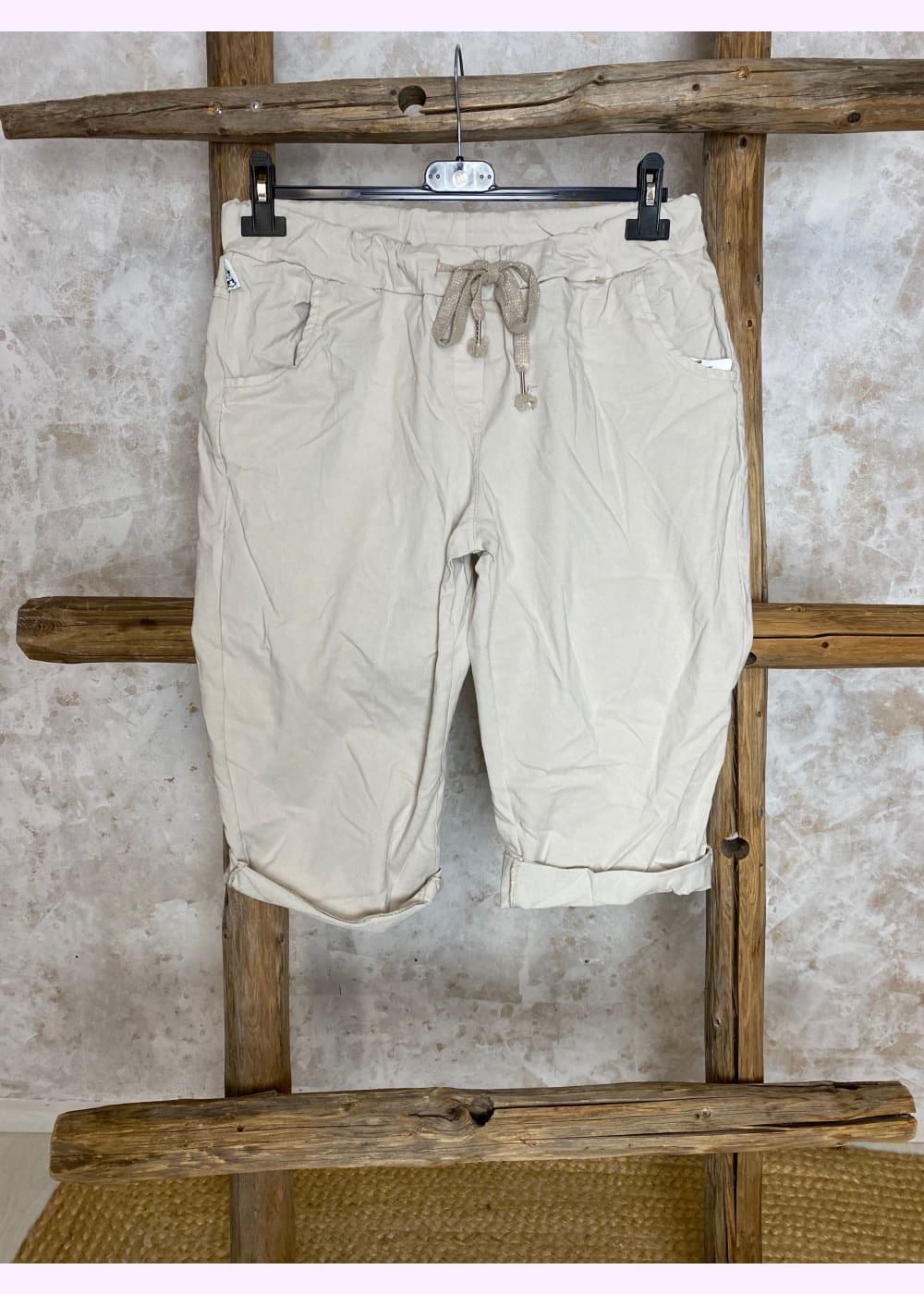 Caprit pluskoko 570 eri värejä 0525 - beige - caprit ja shortsit