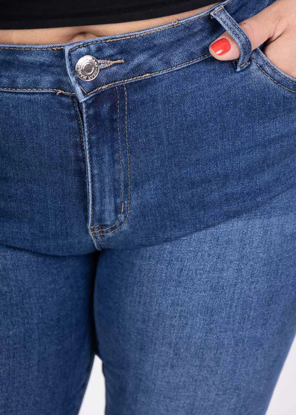 Naisten leveälahkeiset farkut korkealla vyötäröllä – joustavat, mukavat ja tyylikkäät farkut arkeen ja vapaa-aikaan.