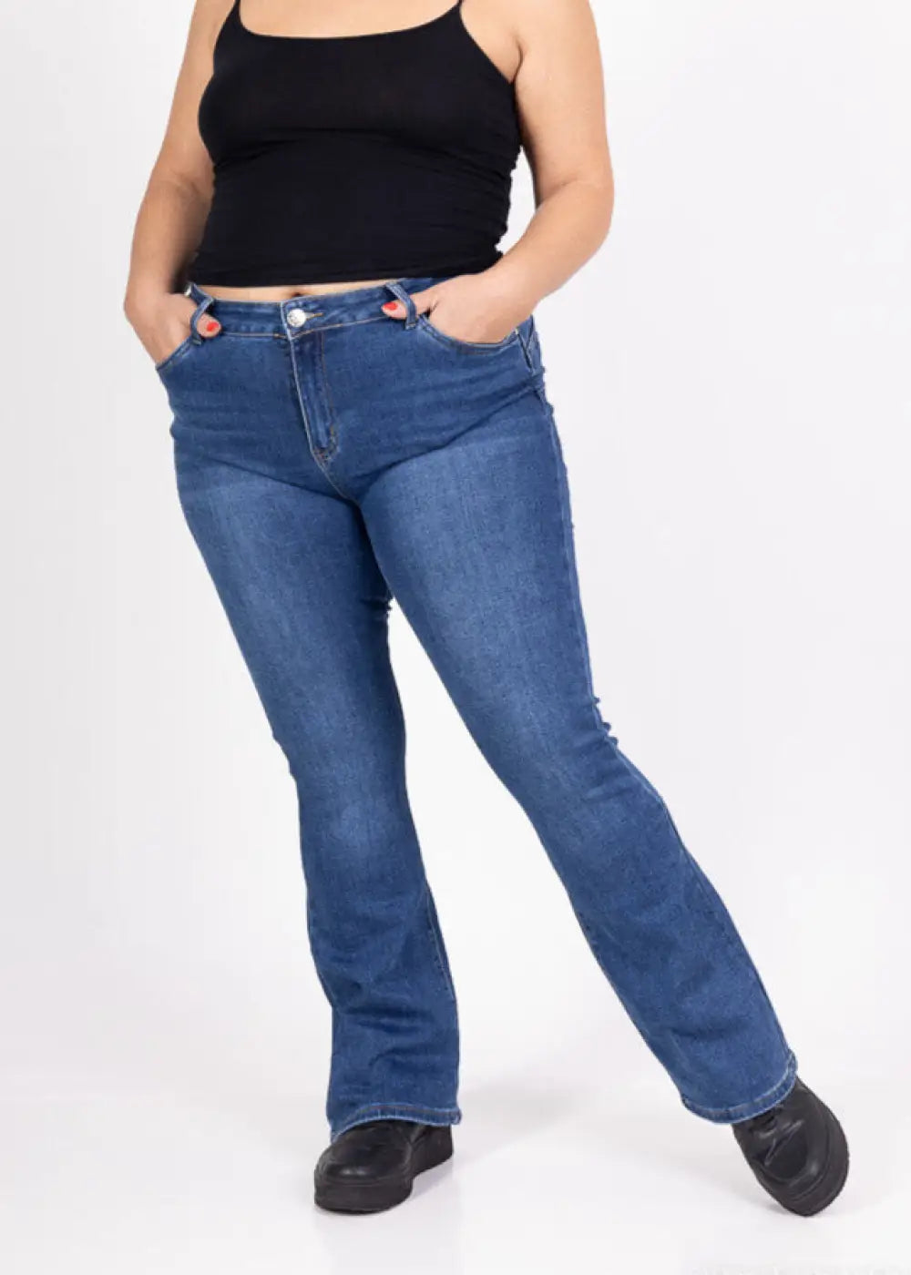 Naisten leveälahkeiset farkut korkealla vyötäröllä – joustavat, mukavat ja tyylikkäät farkut arkeen ja vapaa-aikaan.