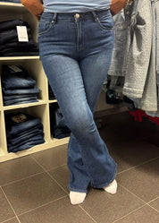 Naisten leveälahkeiset farkut korkealla vyötäröllä – joustavat, mukavat ja tyylikkäät farkut arkeen ja vapaa-aikaan.