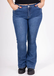 Naisten leveälahkeiset farkut korkealla vyötäröllä – joustavat, mukavat ja tyylikkäät farkut arkeen ja vapaa-aikaan.