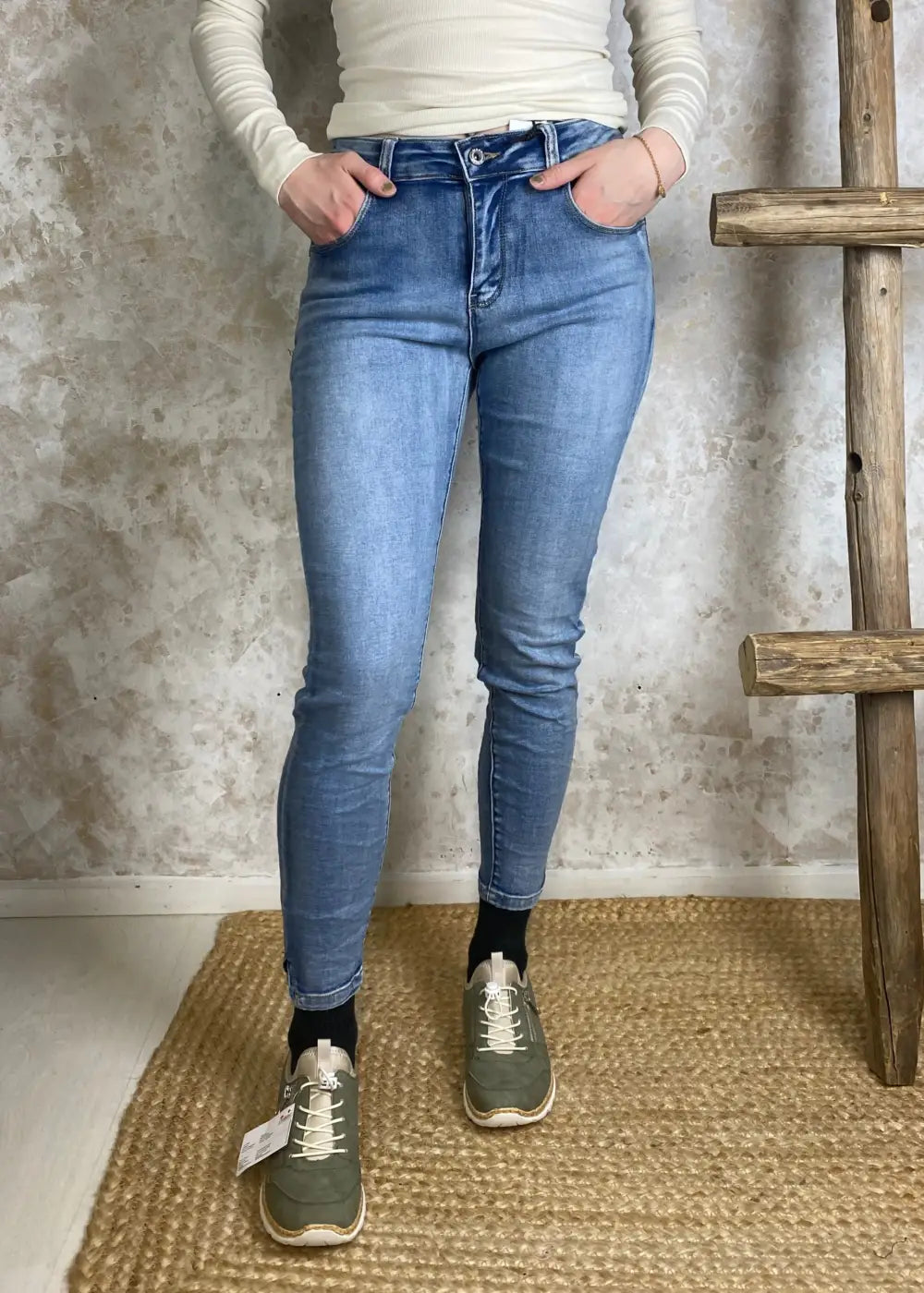 Farkku mapp eline push up lahje 68 vaalea pesu