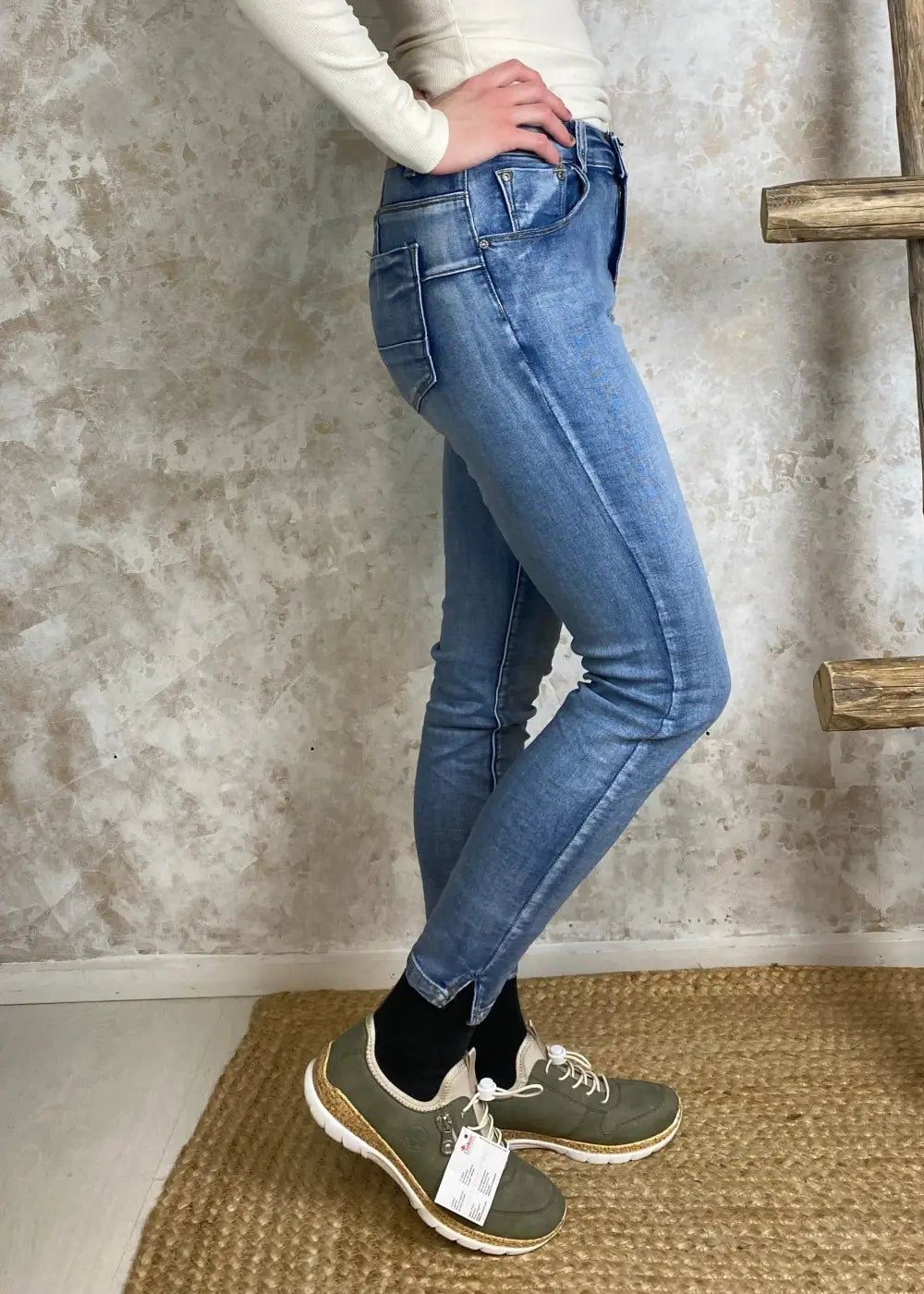 Farkku mapp eline push up lahje 68 vaalea pesu