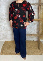 Trendikkäät tummapesu farkut, joissa leveä lahje, korkea vyötärö, power stretch ja nappi- sekä vetoketjukiinnitys.