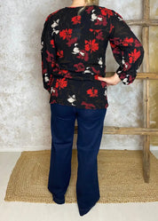 Trendikkäät tummapesu farkut, joissa leveä lahje, korkea vyötärö, power stretch ja nappi- sekä vetoketjukiinnitys.