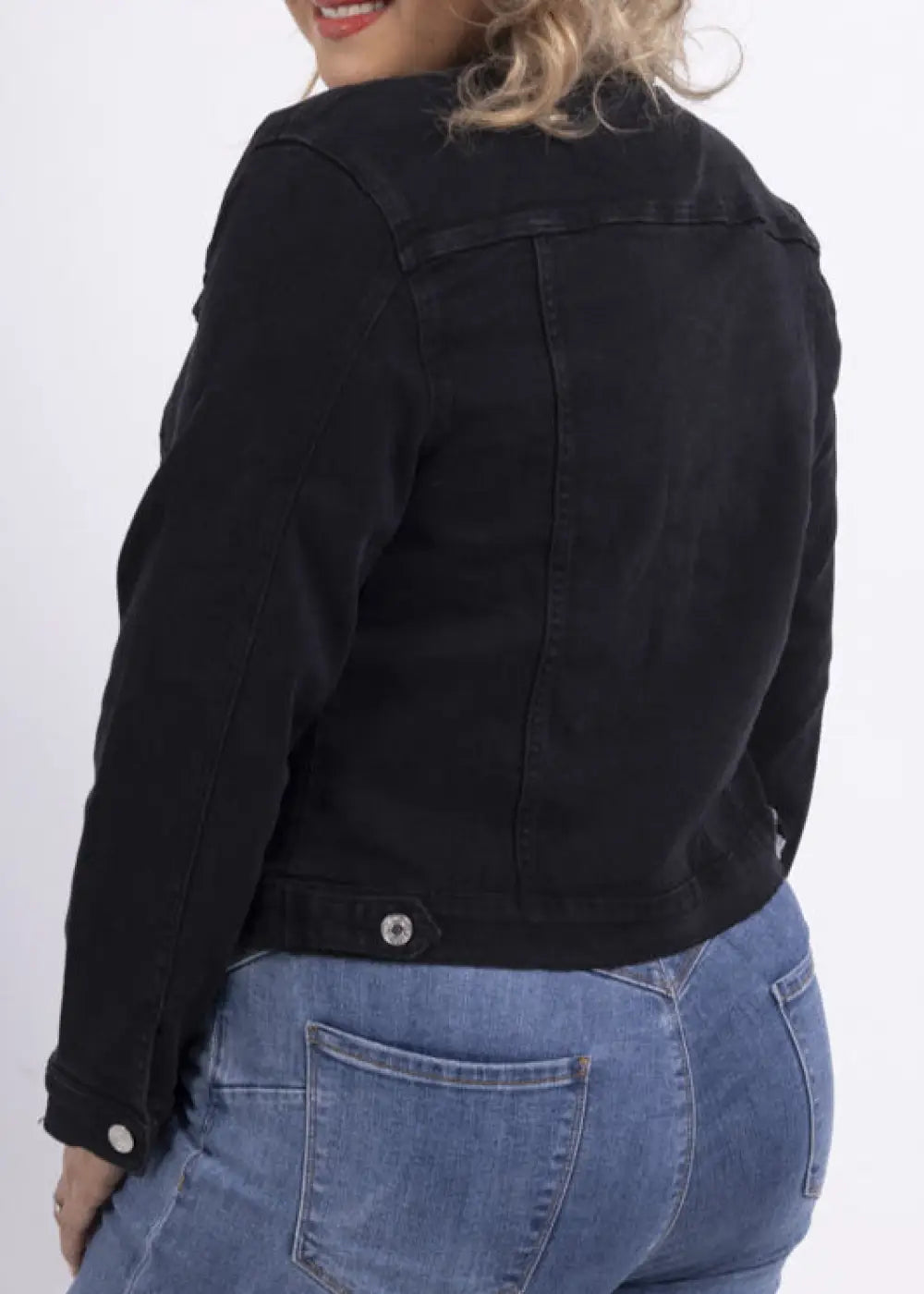 Musta stretch-farkkurotsi naisille – joustava, tyylikäs ja monikäyttöinen takki arkeen ja vapaa-aikaan.