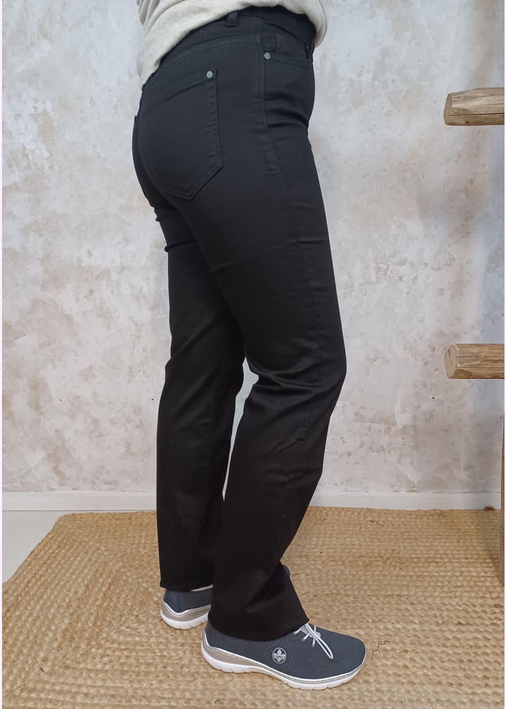 Housut base elif musta - housut