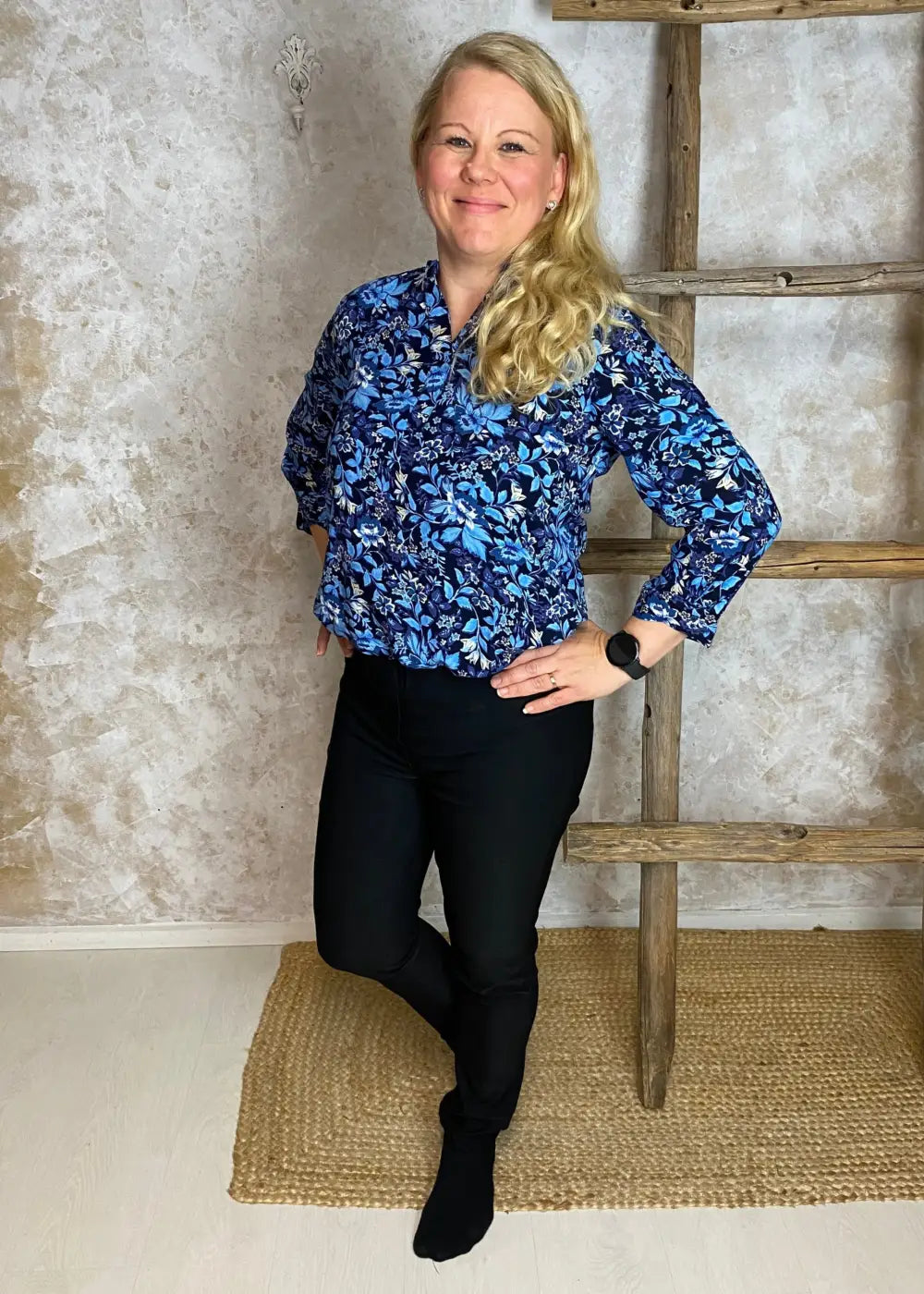 Stretch-housut, joustava materiaali, korkea vyötärö, kapeneva lahje – mukavat, istuvat ja helposti yhdisteltävät arkeen.