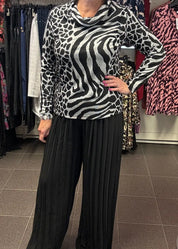 Housut kaffe nikka pliseerattu musta 0923 - housut