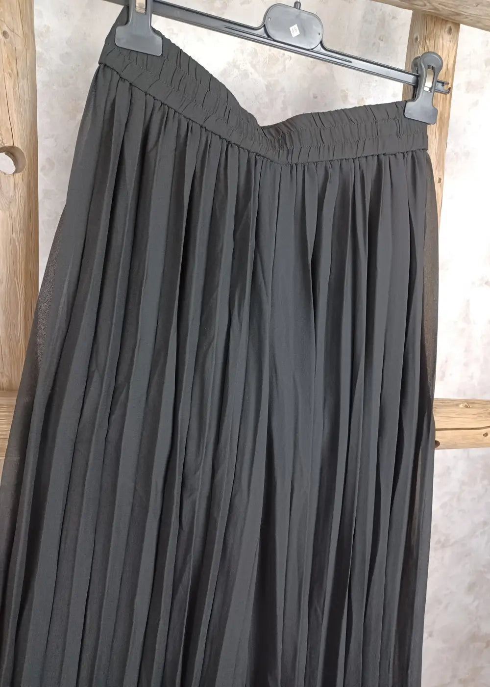 Housut kaffe nikka pliseerattu musta 0923 - housut