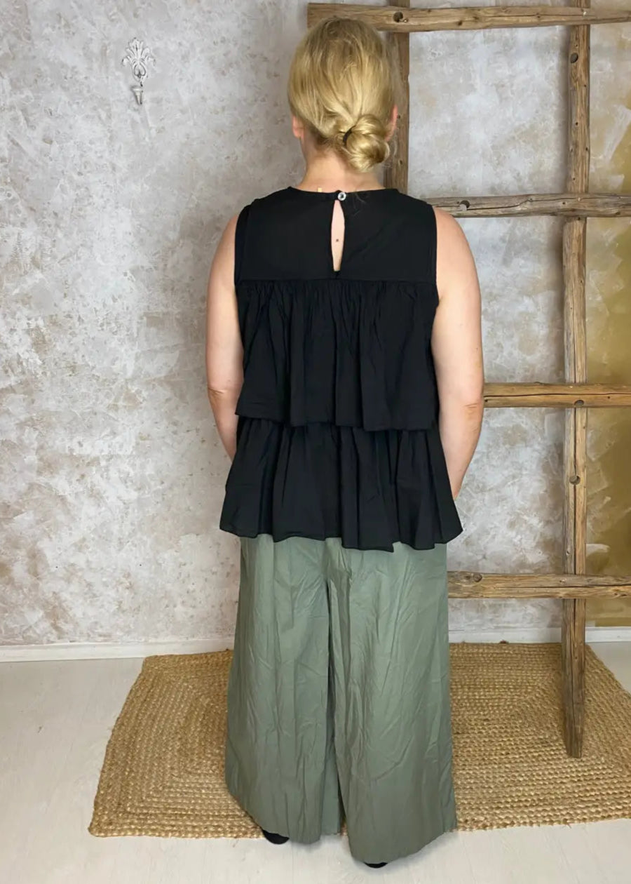 Huoleton haaremihousu leveillä lahkeilla, koristevyötäröllä ja taskuilla – kevyt valinta arkeen, Marta du Chateau.