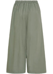 Huoleton haaremihousu leveillä lahkeilla, koristevyötäröllä ja taskuilla – kevyt valinta arkeen, Marta du Chateau.