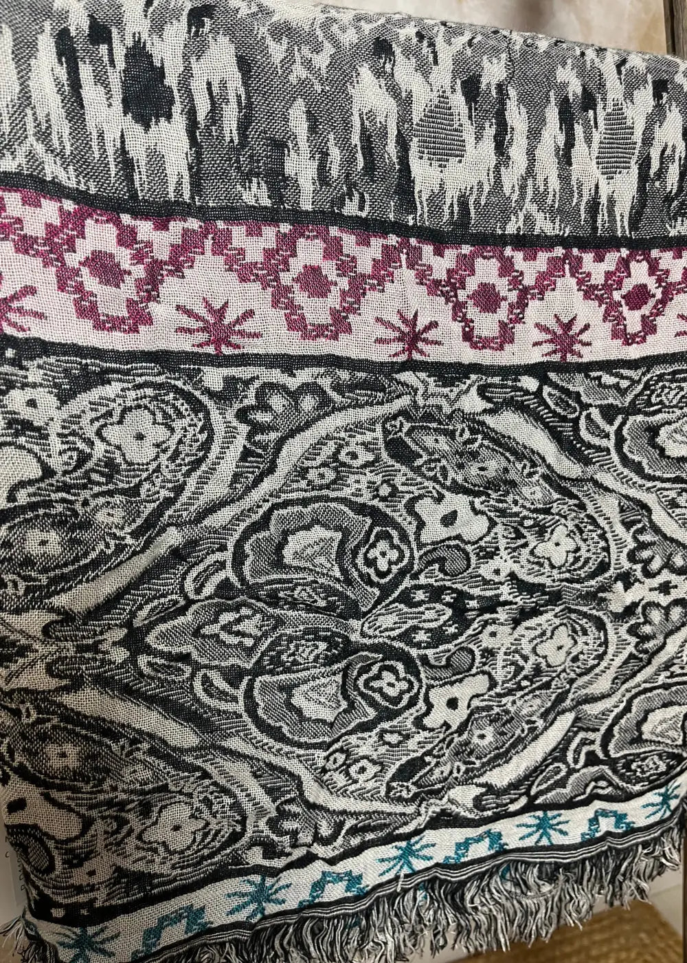 Huivi 1197 musta kuviollinen 0925