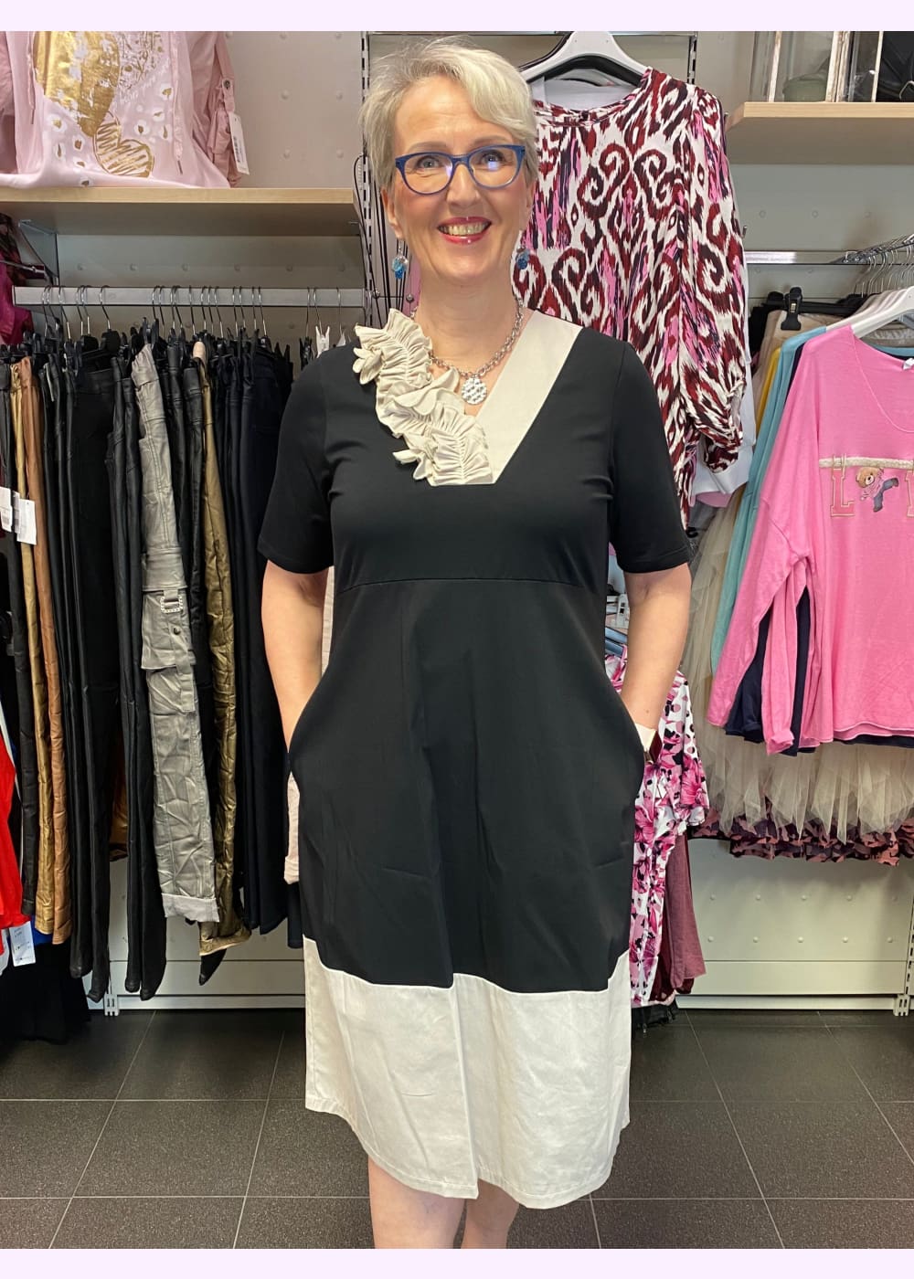Mekko simoncini mustabeige 0325 - mekko