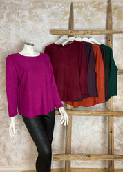 Superpehmeä Cashmere touch -neulepusero, jossa O-pääntie, pitkät hihat ja joustava, miellyttävä materiaali.
