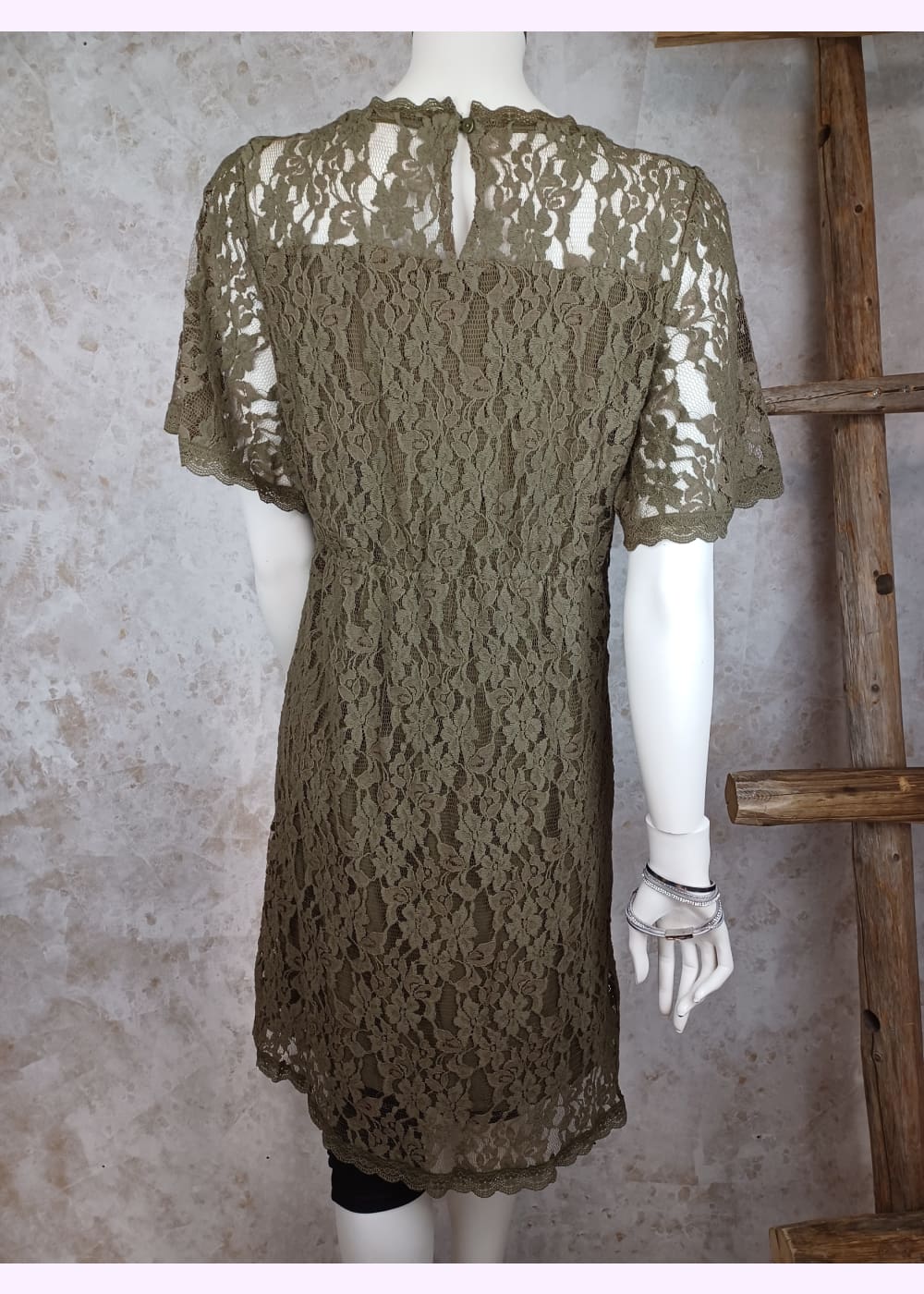 Pitsimekko kit lace cream 0723 vihreä - mekko