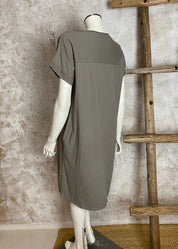 Ilmeikäs holkkihihainen tunika, sydänbrodeeraus, glitteri, kevyt kangas, suora malli, taskut, O-pääntie – säihkettä arkeen.