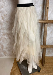 Tyllihame Kuminauhavyötärö A-linjainen Hameessa joustava alushame Käy myös tanssihameena.