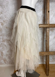 Tyllihame Kuminauhavyötärö A-linjainen Hameessa joustava alushame Käy myös tanssihameena.