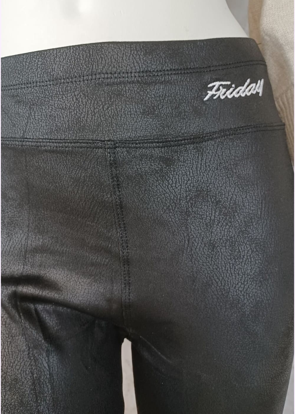 Leggins friday s-xl musta - caprit ja legginsit