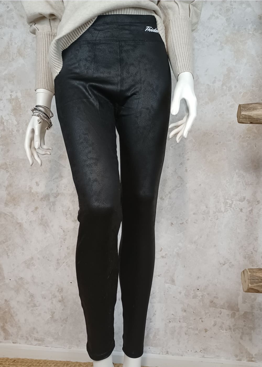 Leggins friday s-xl musta - caprit ja legginsit