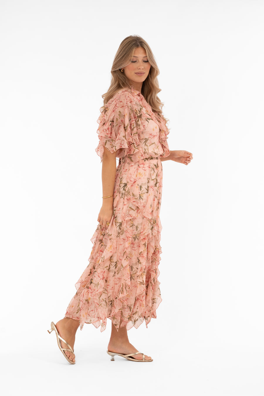 Naisten hurmaava röyhelöinen sifonkipusero, kiinteä alustoppi, leveät hihat, syvä V-pääntie ja kaareva helma lyhyillä halkioilla