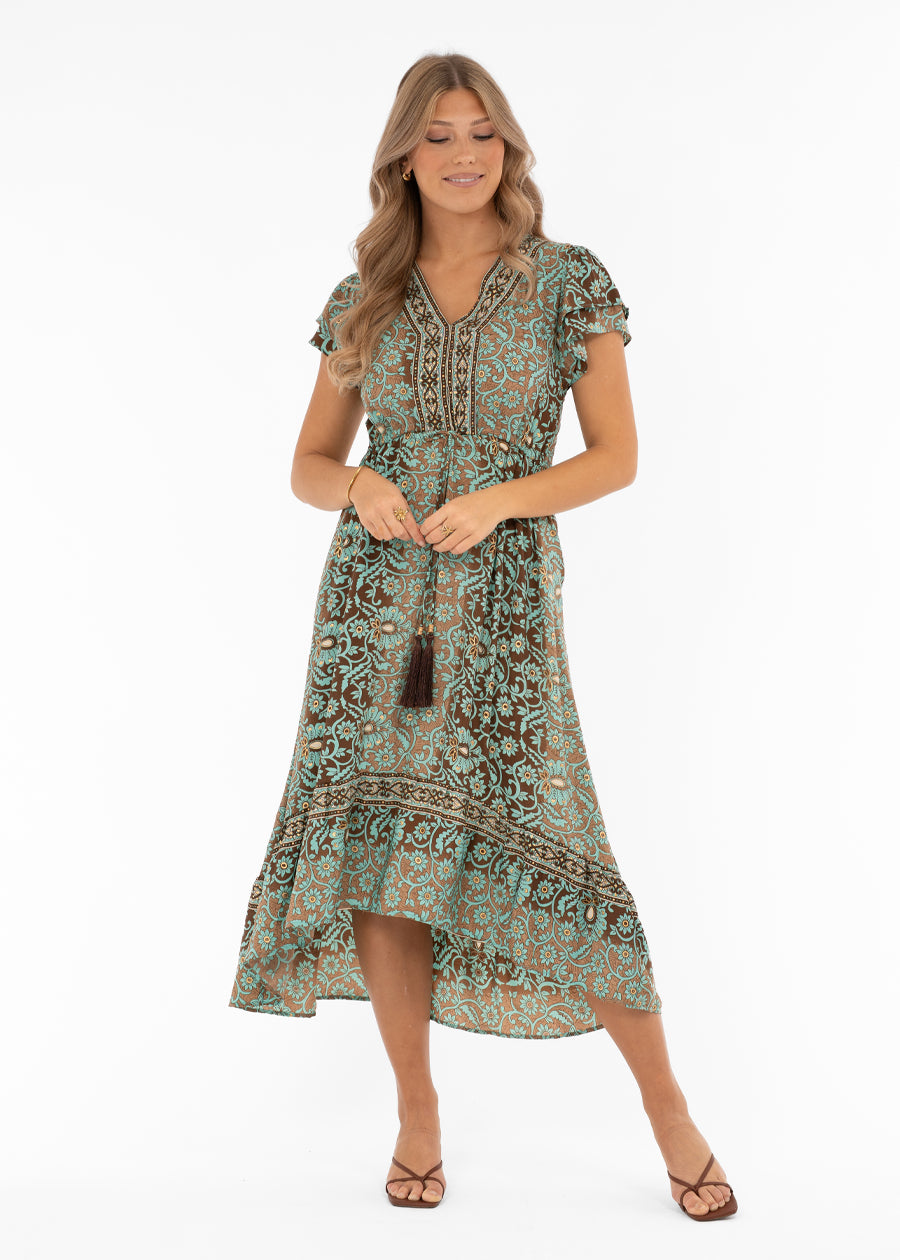 Naisten boheemi kukkamekko, A-linja, frillahelma, perhoshihat, V-pääntie edessä ja takana, tupsunauhat ja joustava vyötärö