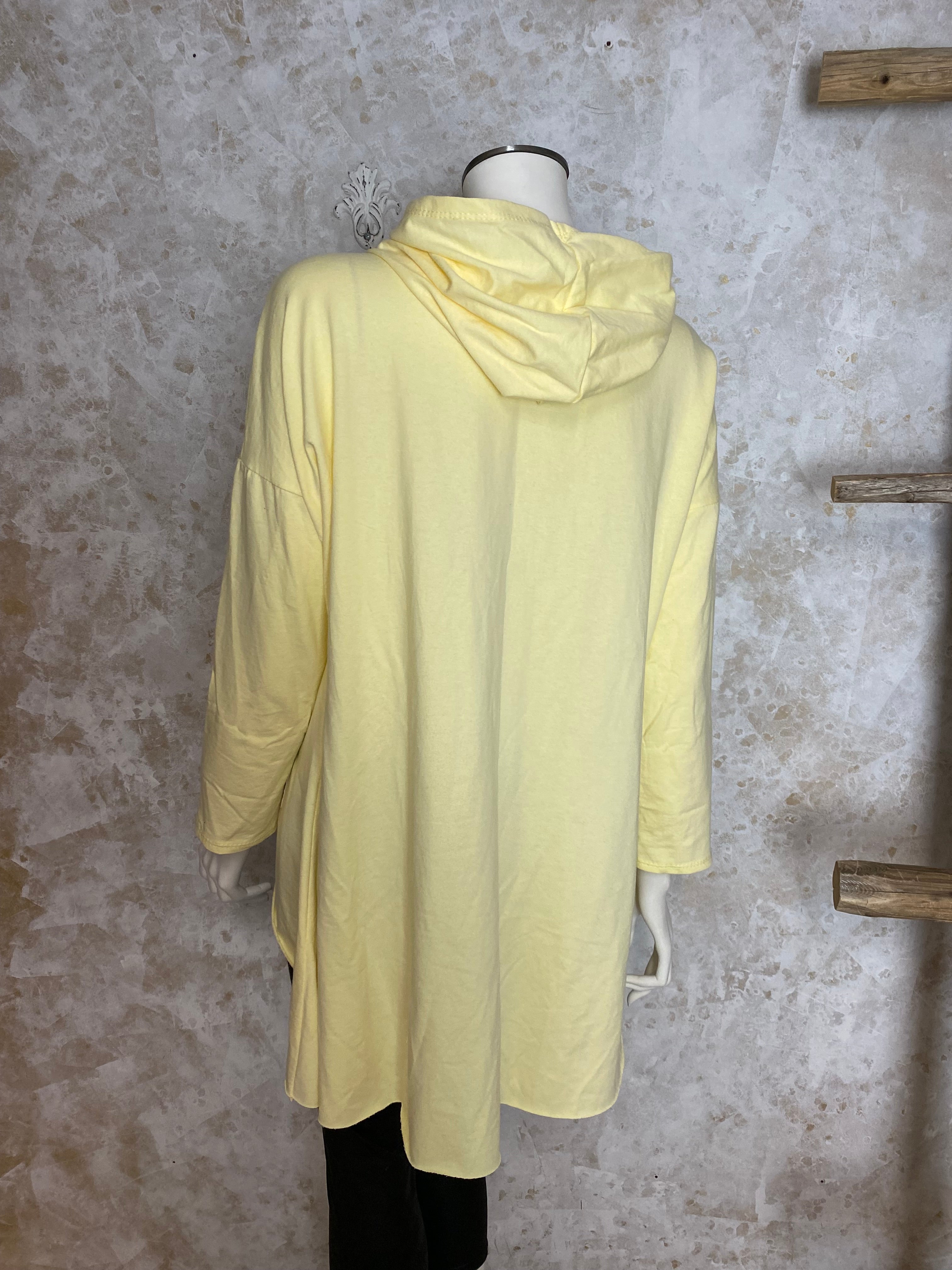 Naisten hupparitunika printillä, pehmeä joustava materiaali, A-linja, pidempi takaa, pitkät hihat ja laskettu olkalinja