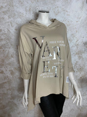 Naisten hupparitunika printillä, pehmeä joustava materiaali, A-linja, pidempi takaa, pitkät hihat ja laskettu olkalinja