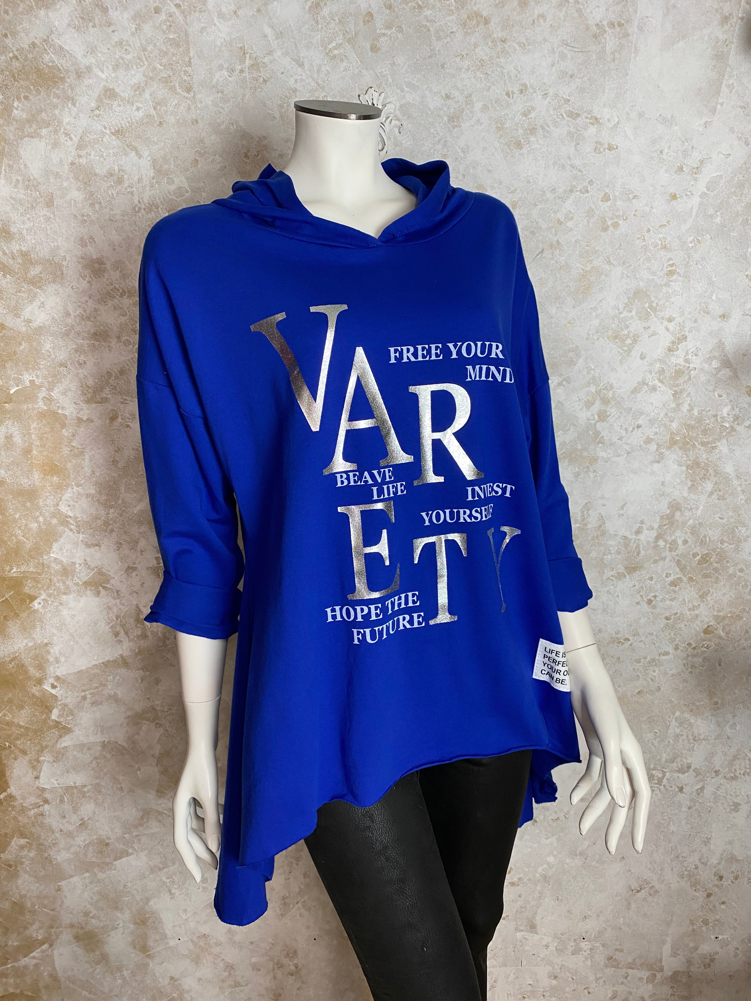 Naisten hupparitunika printillä, pehmeä joustava materiaali, A-linja, pidempi takaa, pitkät hihat ja laskettu olkalinja