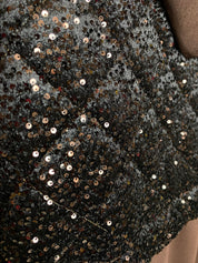 Naisten trendikäs hupullinen collegetakki, yläosa paljetein koristeltua toppakangasta, alaosa ja hihat joustavaa collegemateriaalia, vetoketju, taskut ja säädettävä nauhakiristys