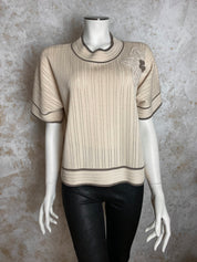 Naisten beige neule strassikukalla, paksu pehmeä materiaali, suora malli, pystykaulus, O-pääntie ja kimaltavat resorit