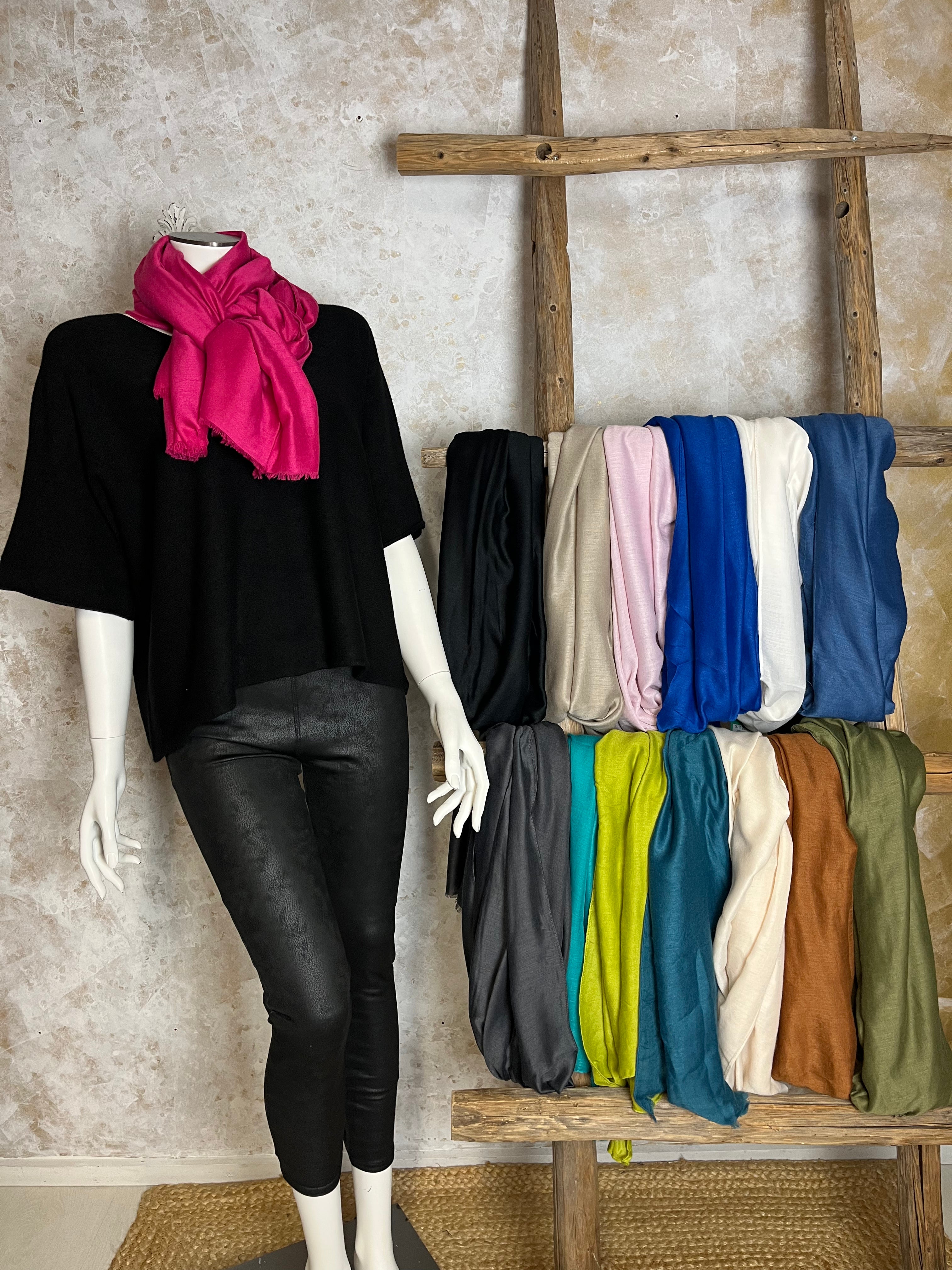 Yksivärinen huivi, eri värejä 1125