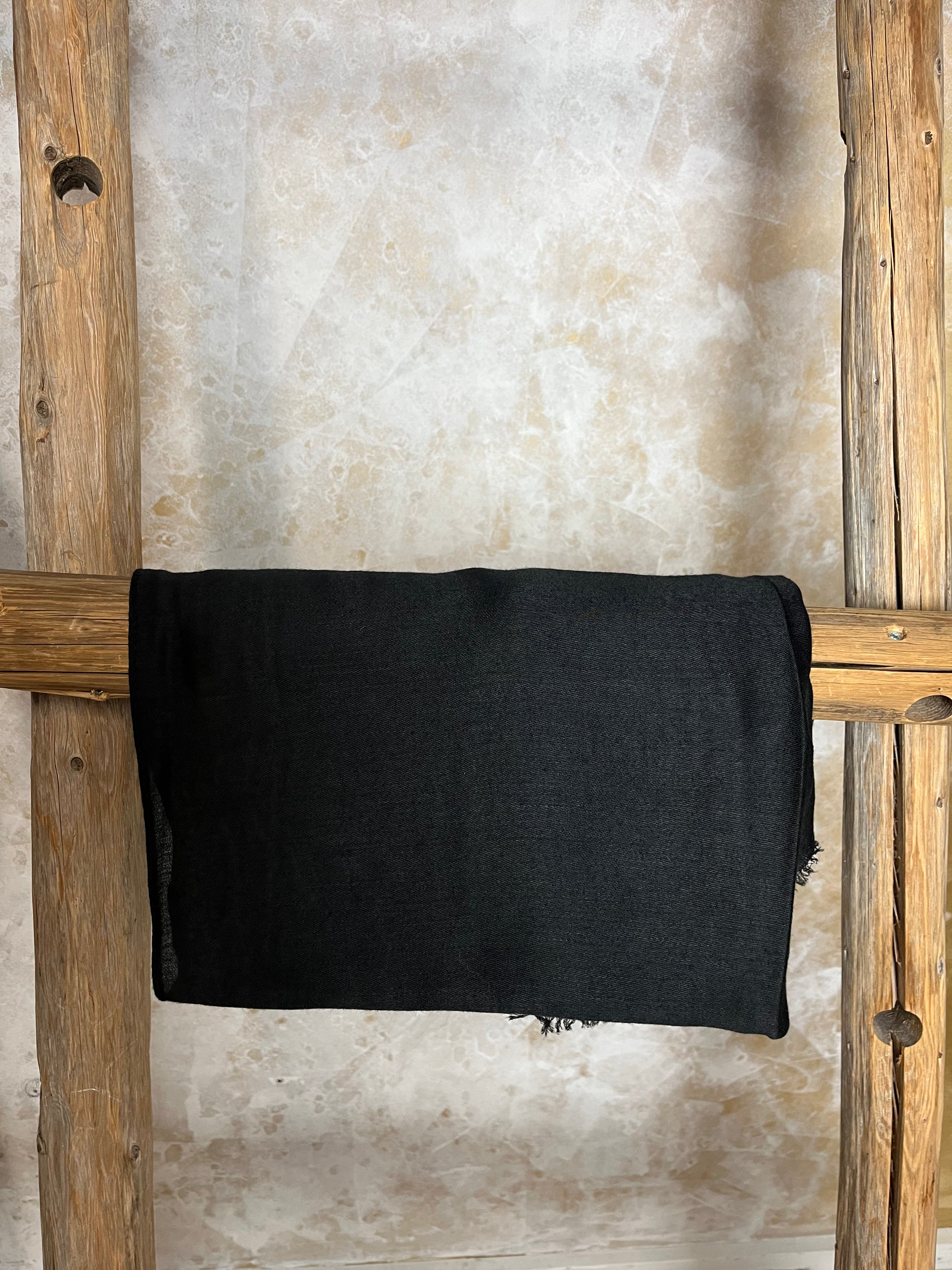 Yksivärinen huivi, eri värejä 1125