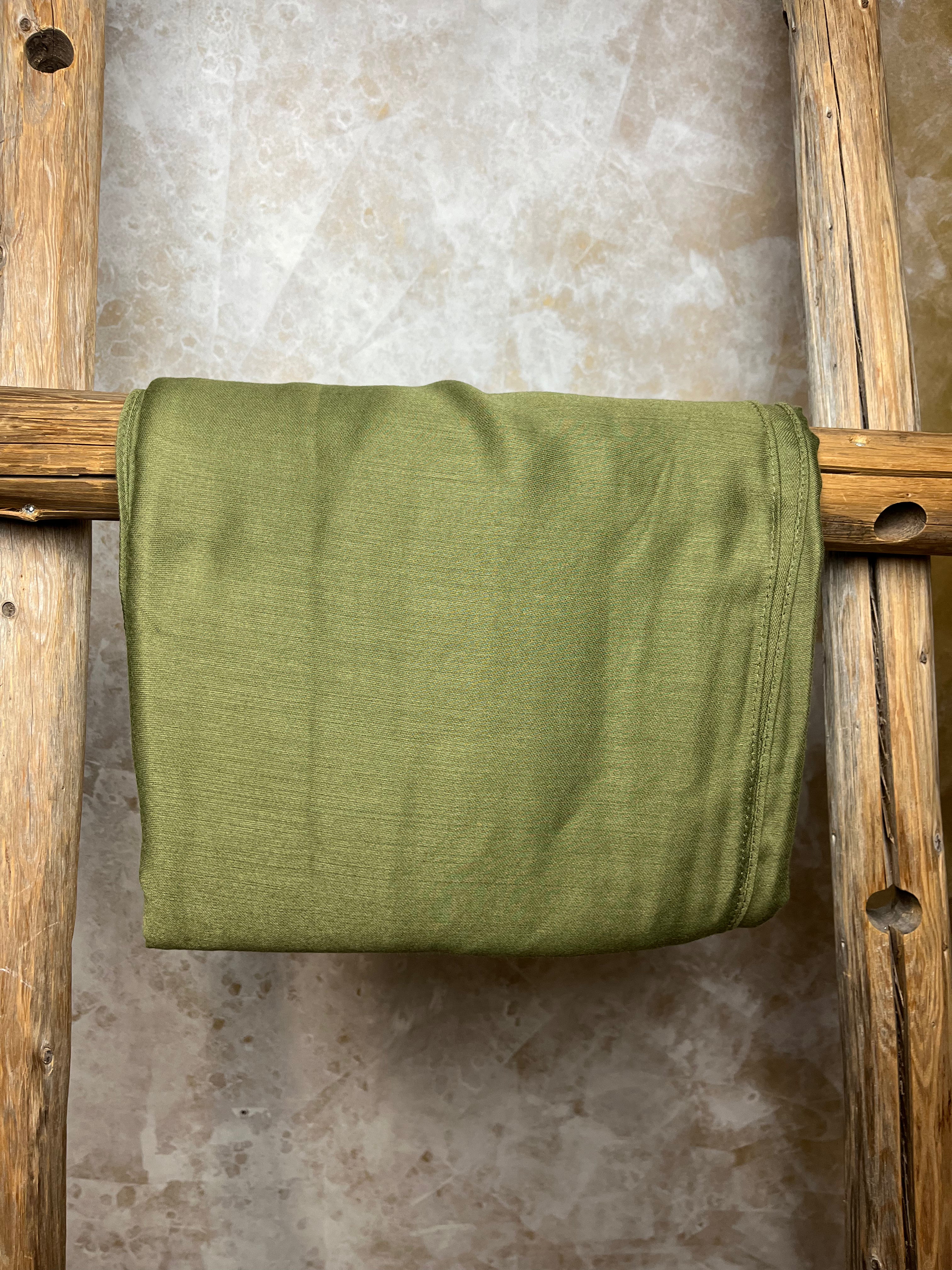 Yksivärinen huivi, eri värejä 1125