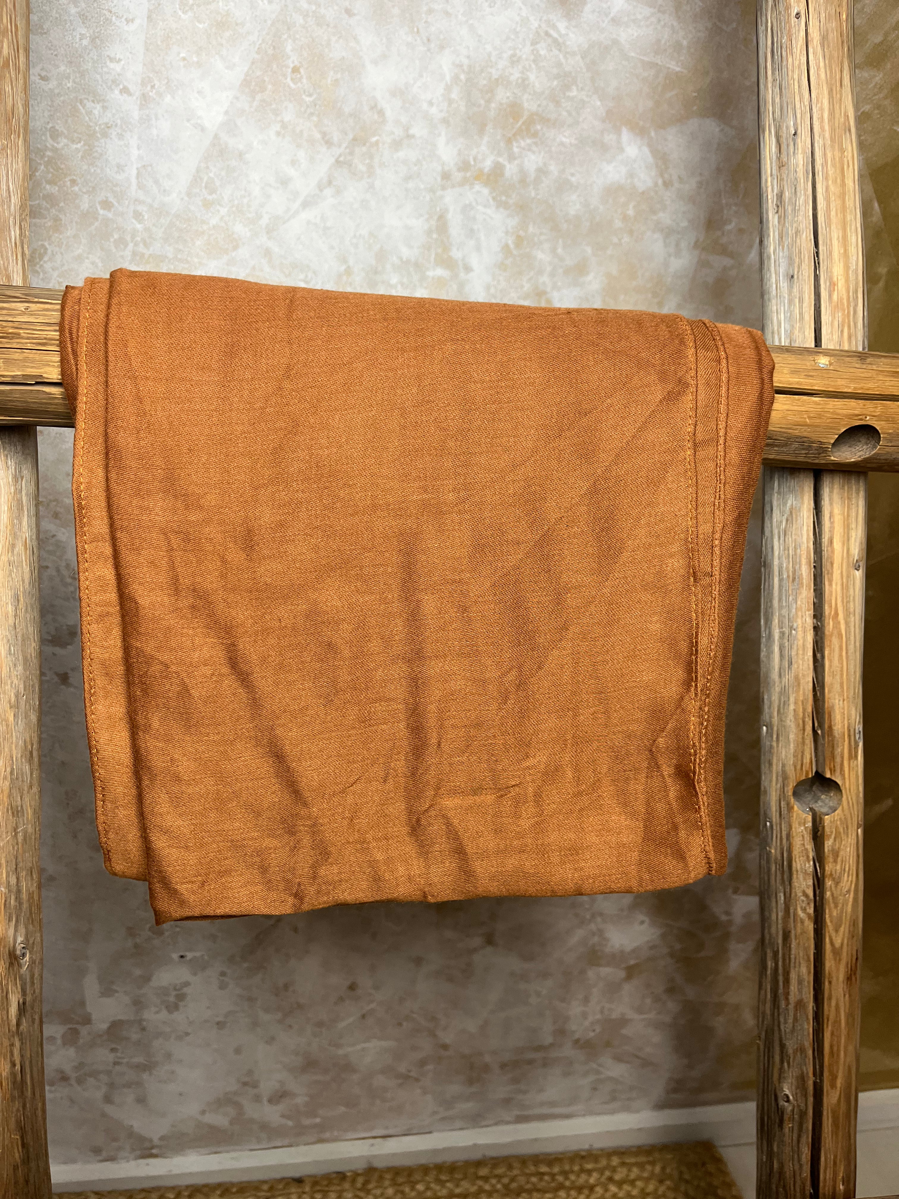 Yksivärinen huivi, eri värejä 1125