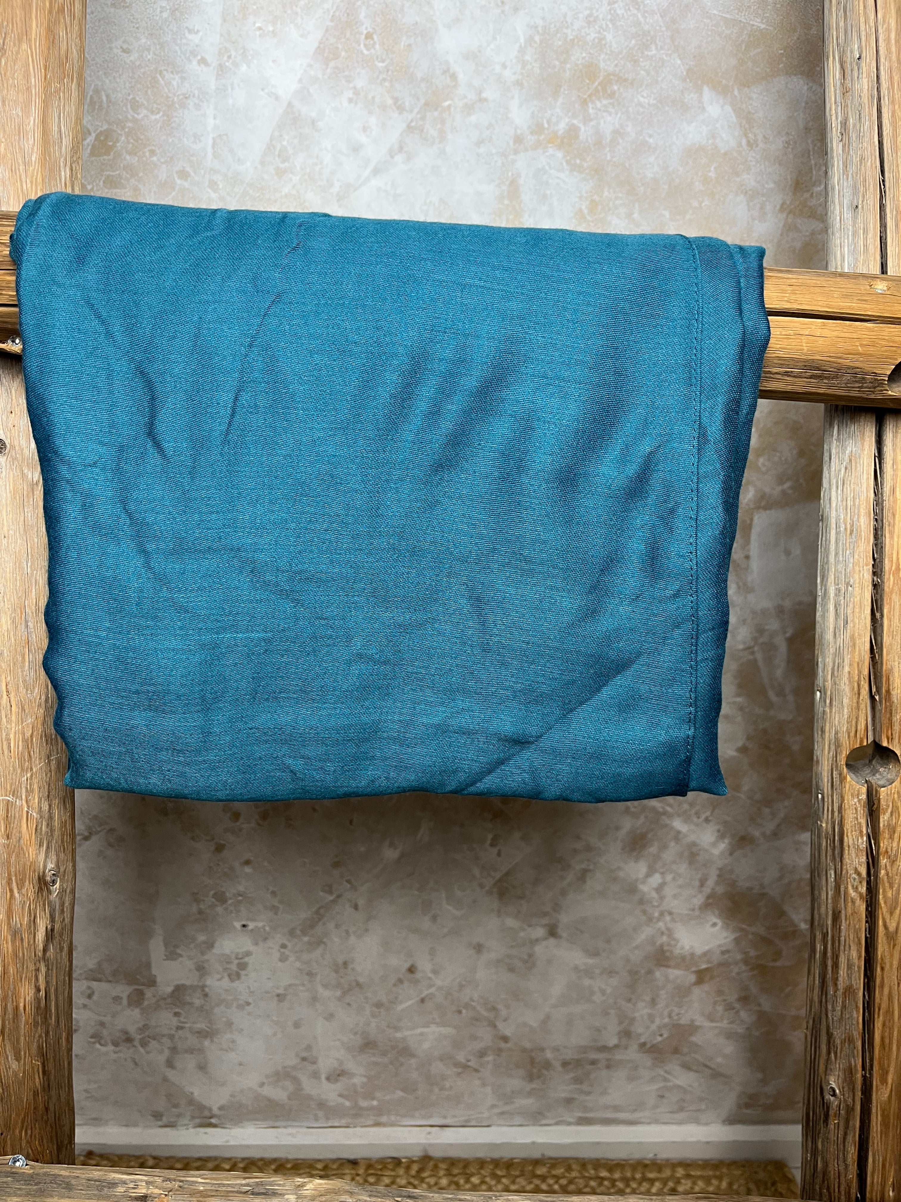 Yksivärinen huivi, eri värejä 1125