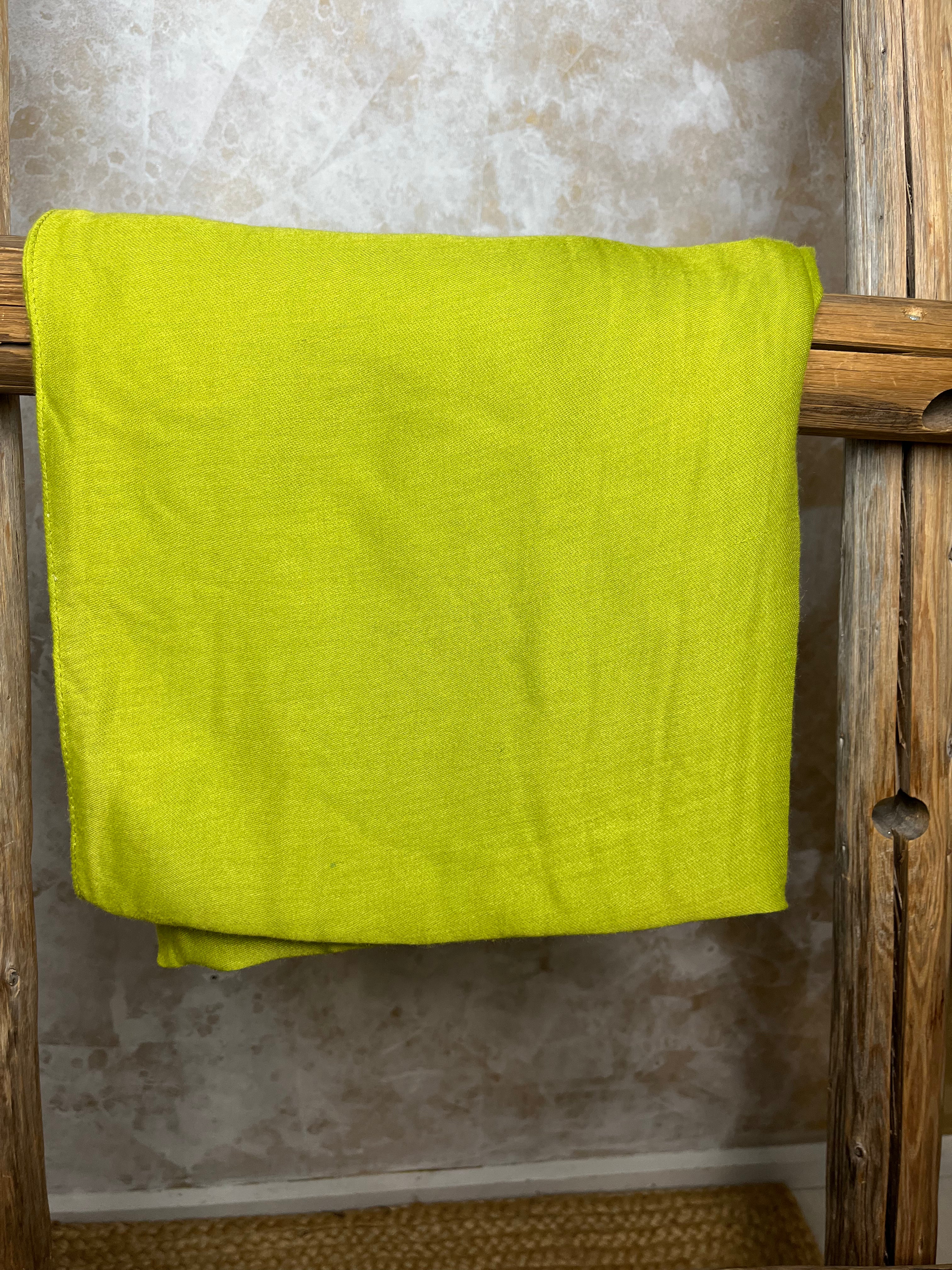 Yksivärinen huivi, eri värejä 1125