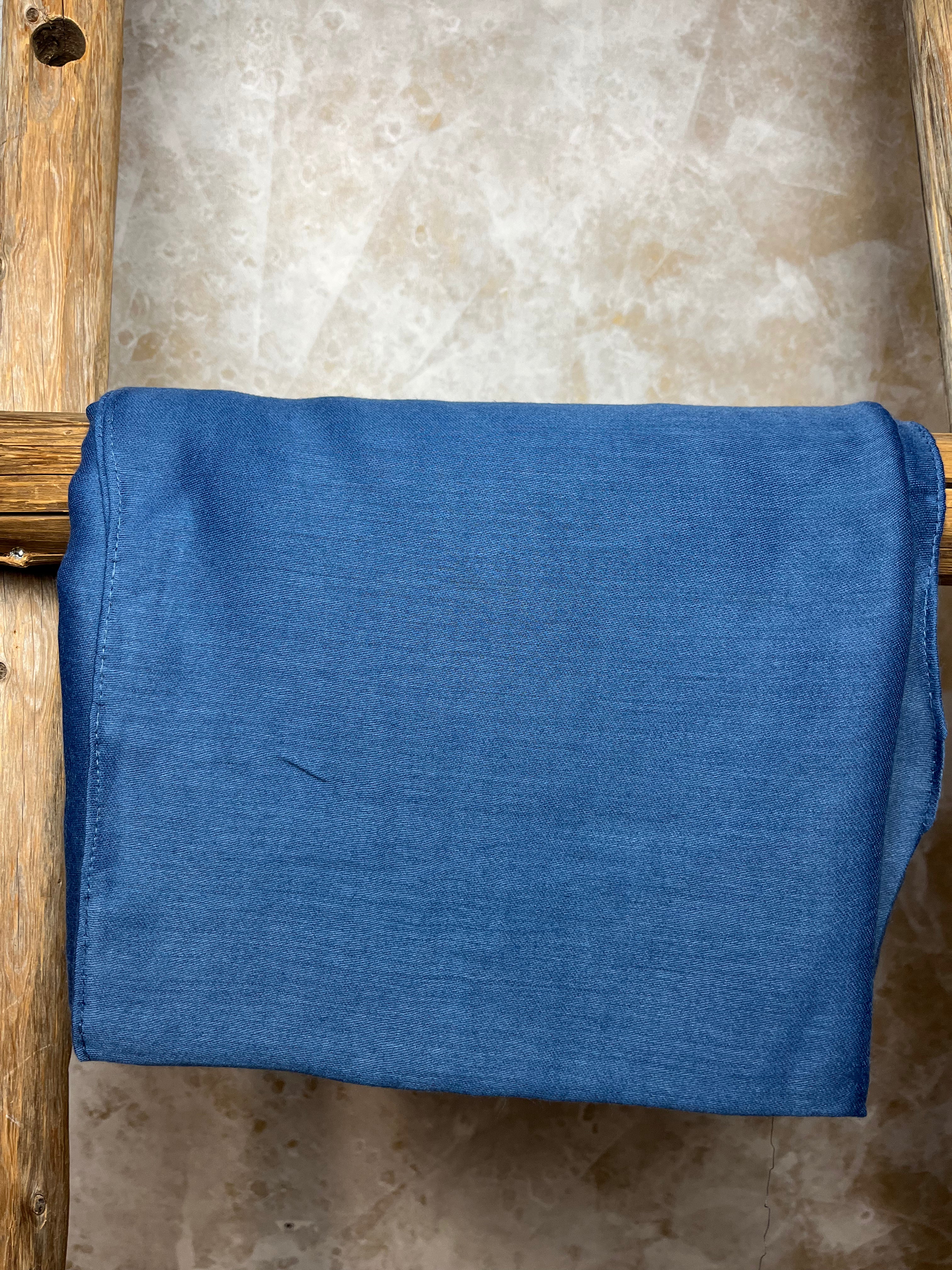 Yksivärinen huivi, eri värejä 1125