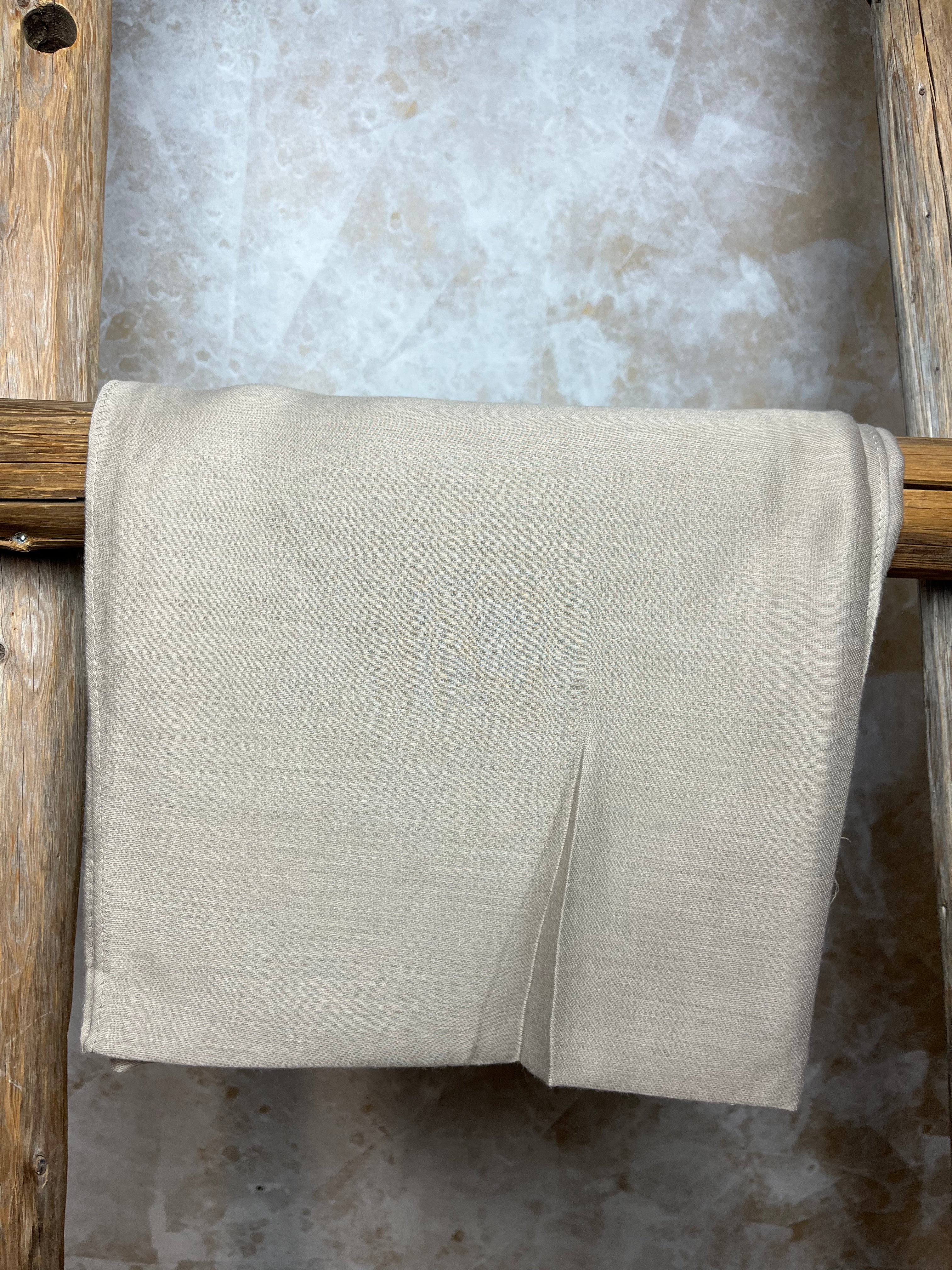 Yksivärinen huivi, eri värejä 1125