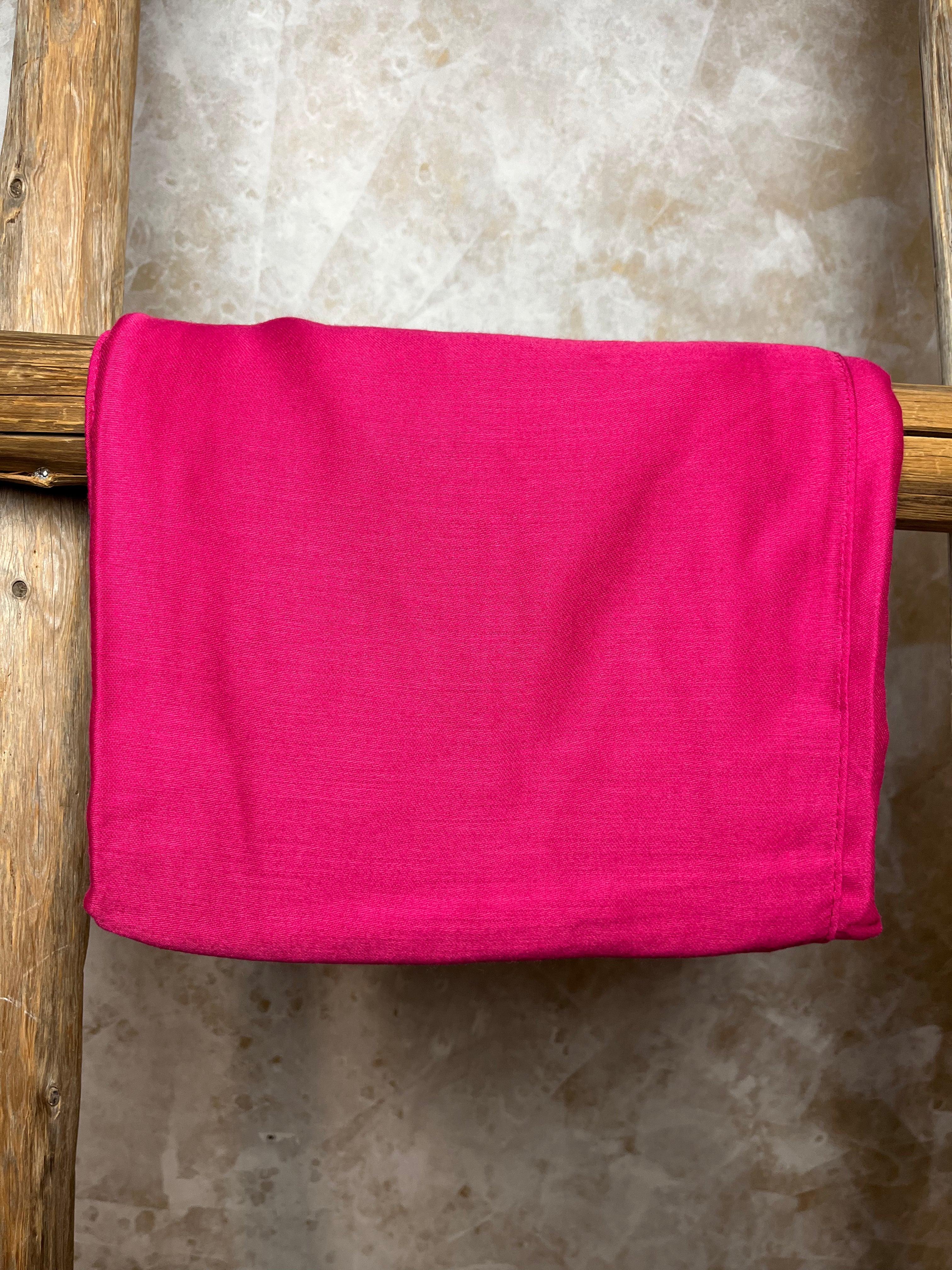 Yksivärinen huivi, eri värejä 1125