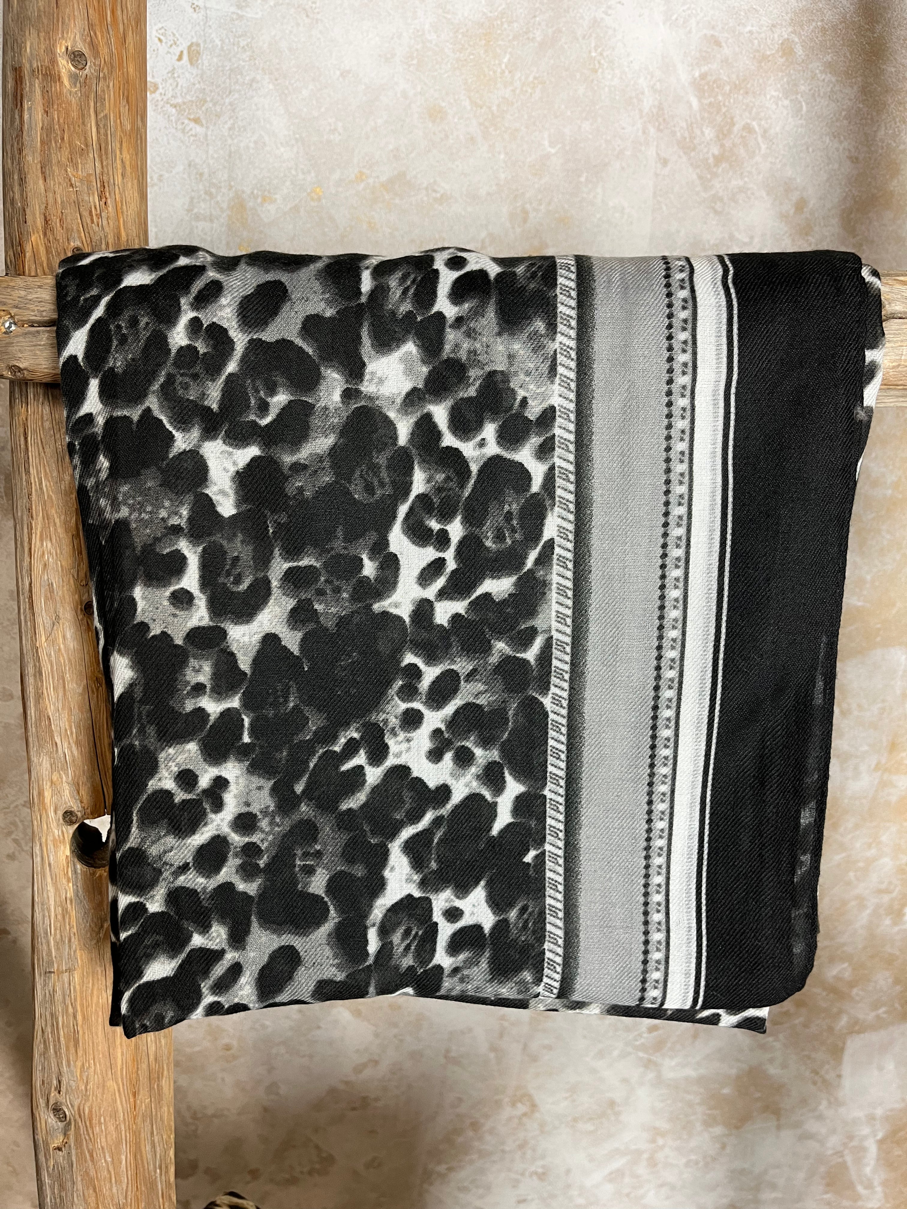 Leopardi huivi 1125, eri värejä