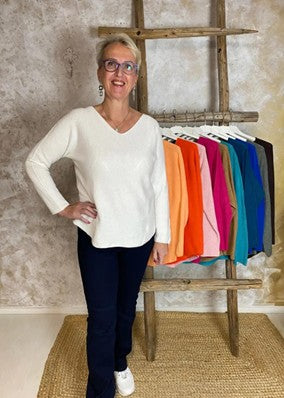 Neulepaita useassa eri väreissä.