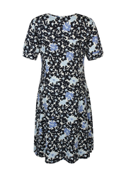 Naisten sininen kukkamekko joustavasta ja pehmeästä materiaalista, lyhythihainen malli, V-pääntie, rypytetty yksityiskohta ja levenevä helma