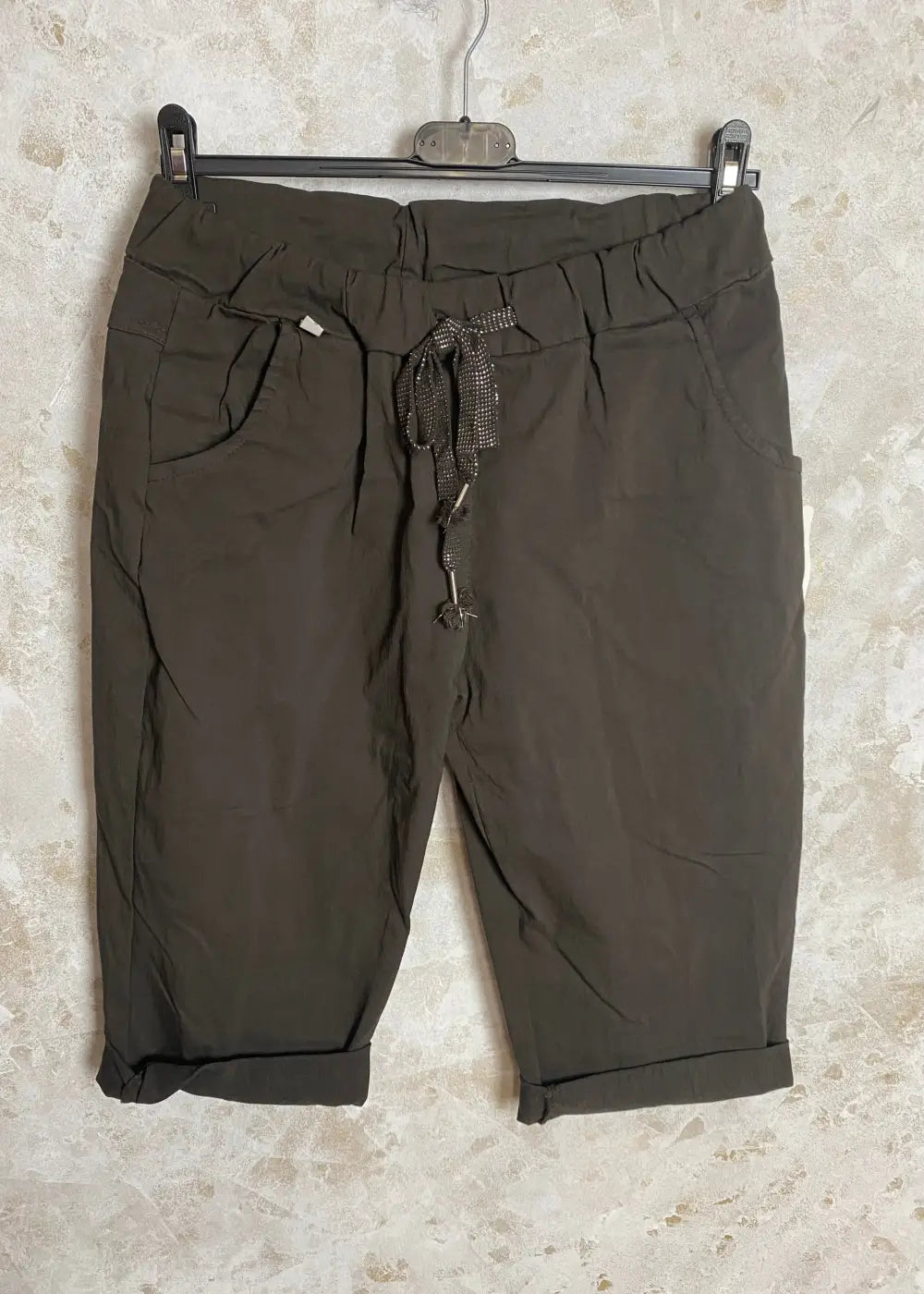 Caprit 570 eri värejä 0624 | ruskea | caprit ja shortsit