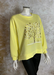 Pehmeä joustava collegepaita, suora malli, strassikoristeltu elämänpuu edessä, halkiot helmassa ja täyspitkät hihat