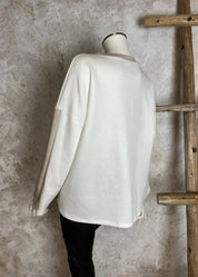 Mukavan pehmeä naisellinen collegepaita strassikoristeella, täyspitkät hihat, halkiot helmassa ja O-pääntie