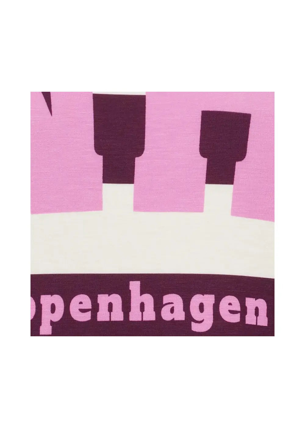 Viininpunainen raidallinen oversized collegepaita printtikuviolla, pehmeä ja joustava materiaali, pitkät hihat ja O-pääntie